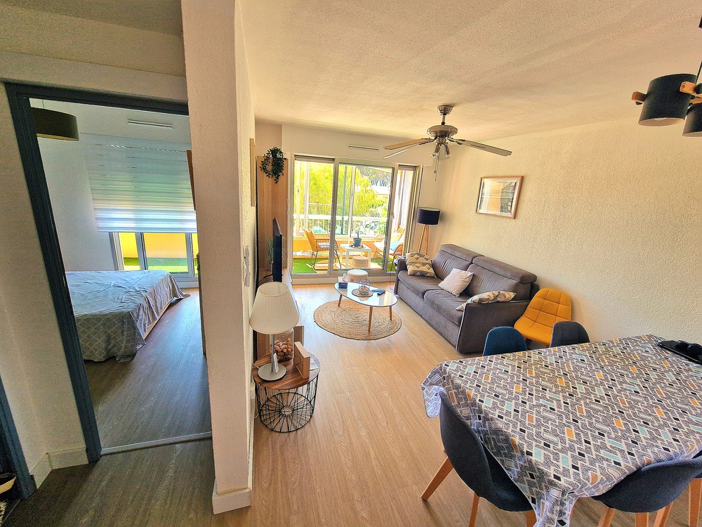 Appartement T2 vendu &agrave; Saint-Mandrier-sur-Mer &mdash; vue d&eacute;gag&eacute;e, &agrave; 1 min de la plage, r&eacute;sidence Pin Rolland
