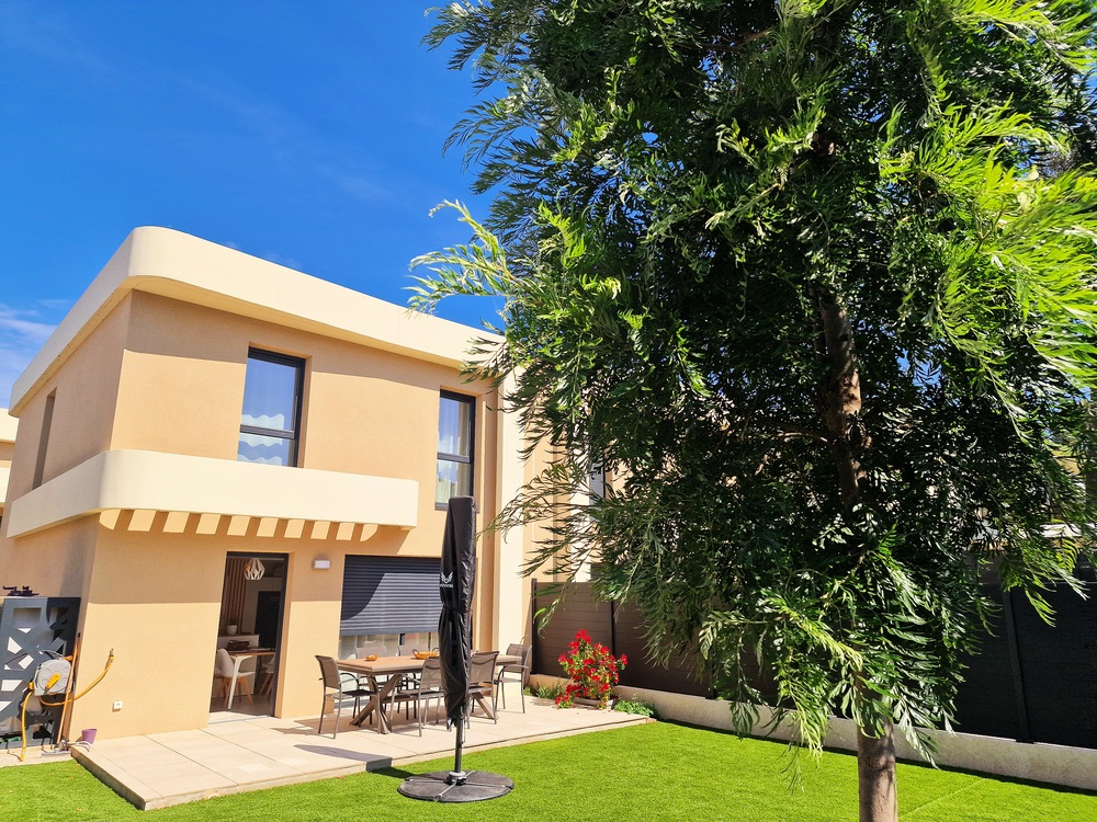 Villa neuve T5 Saint-Mandrier-sur-Mer &ndash; 98m&sup2; avec jardin 105m&sup2; et terrasse vue d&eacute;gag&eacute;e &mdash; une r&eacute;f&eacute;rence de plus pour Sarah Search Immo